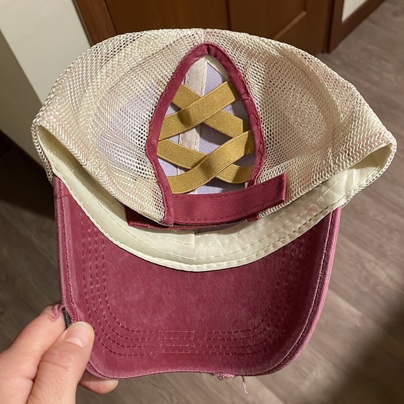 NWOT Distressed Ponytail Hat - Picture 2 of 2